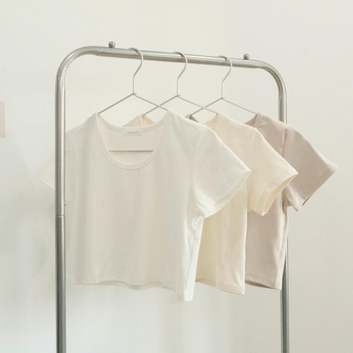 現貨韓版女裝 - 百搭奶茶色系親膚短版上衣 / 三色