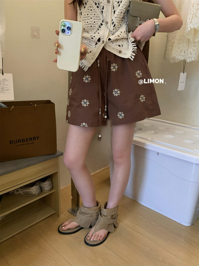 韓版女裝 - 復古刺繡鬆弛感休閒短褲：圖片 4