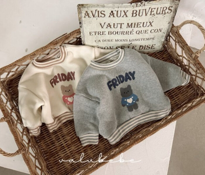 正韓冬季Babe - 橫條拼接熊熊上衣 / 二色