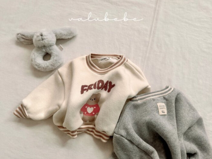 正韓冬季Babe - 橫條拼接熊熊上衣 / 二色：圖片 2