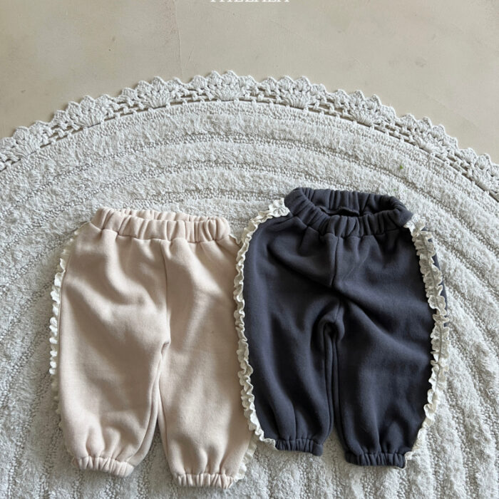 正韓冬季1~6y - 蕾絲邊休閒褲 / 二色