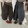 日系線條屁兜寬鬆闊腿褲 / 二色 (80~140) 灰100X：圖片 15