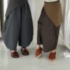 日系線條屁兜寬鬆闊腿褲 / 二色 (80~140) 灰100X：圖片 16